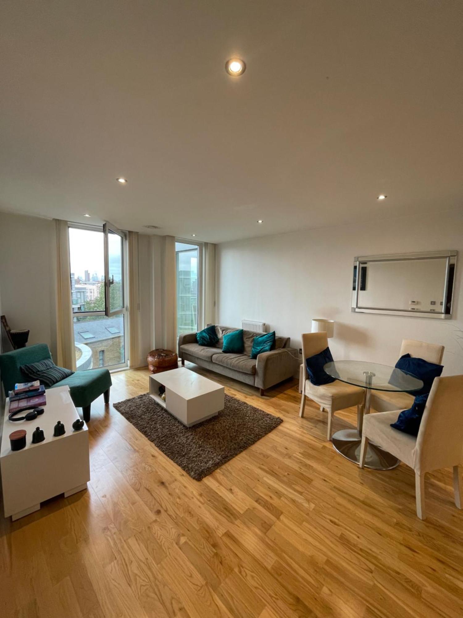 Sleek & Sunny 1bd Flat Near Greenwhich - Deptford! *