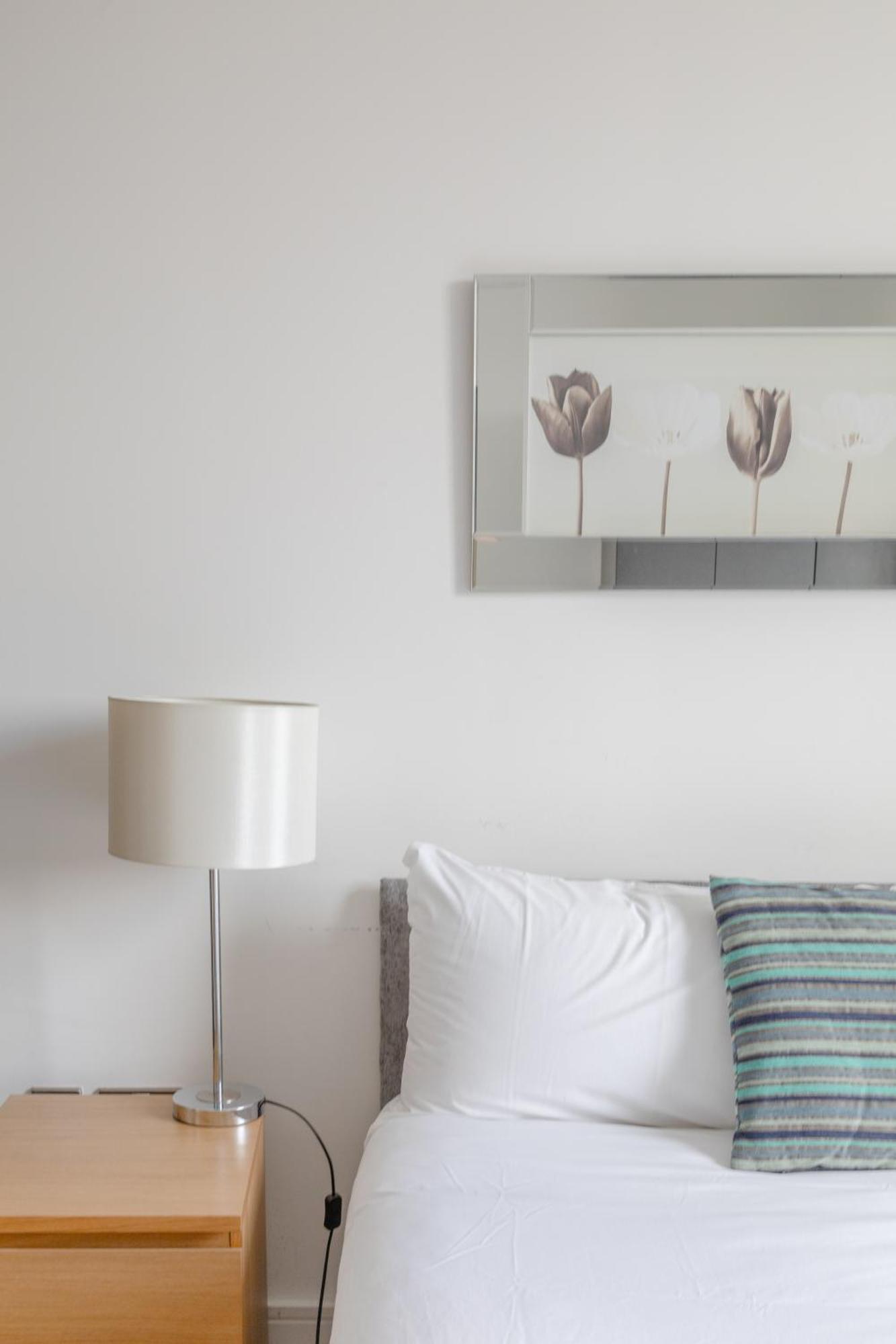 Sleek & Sunny 1bd Flat Near Greenwhich - Deptford! Apartament Londra