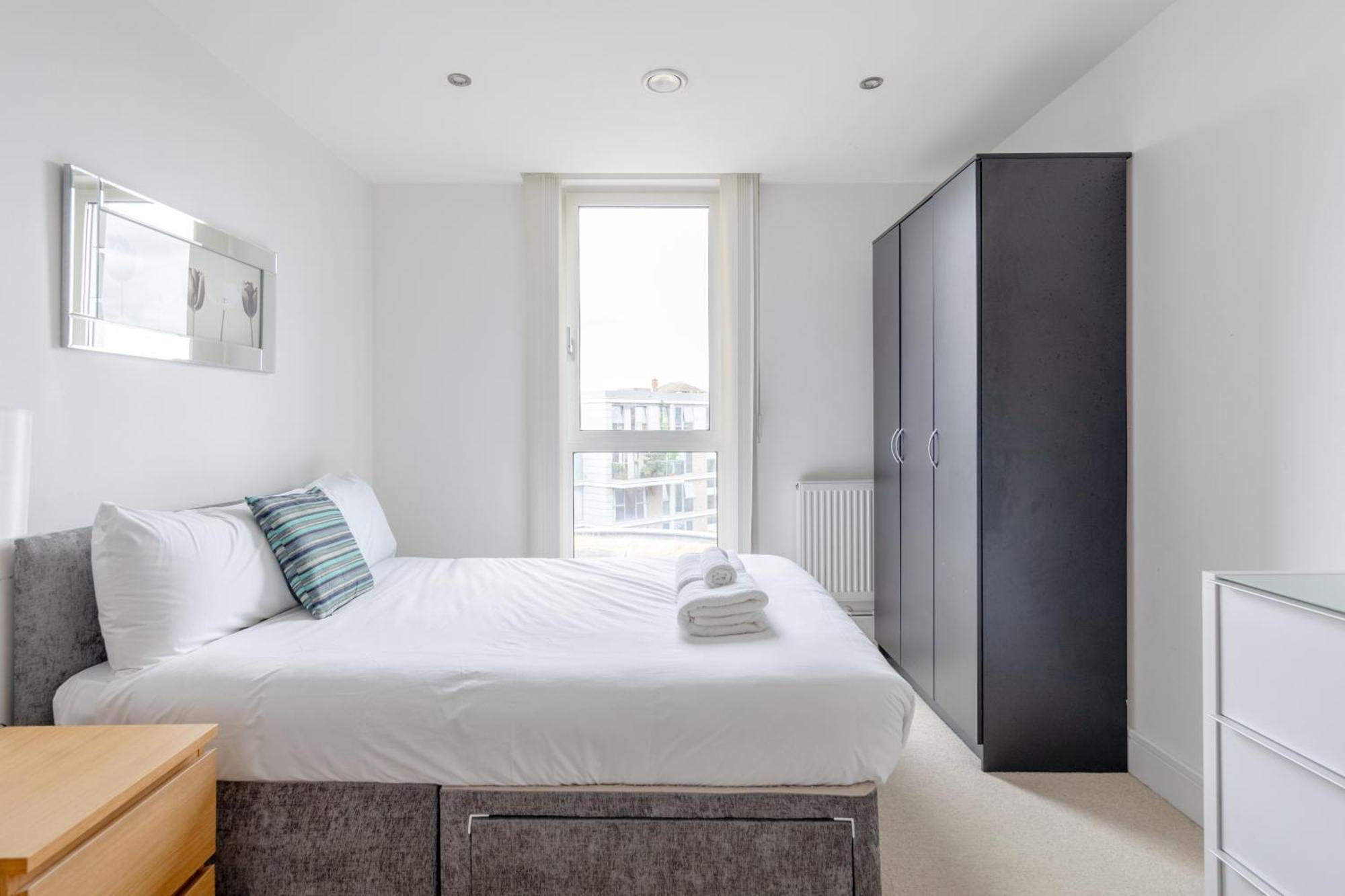 Sleek & Sunny 1bd Flat Near Greenwhich - Deptford! *