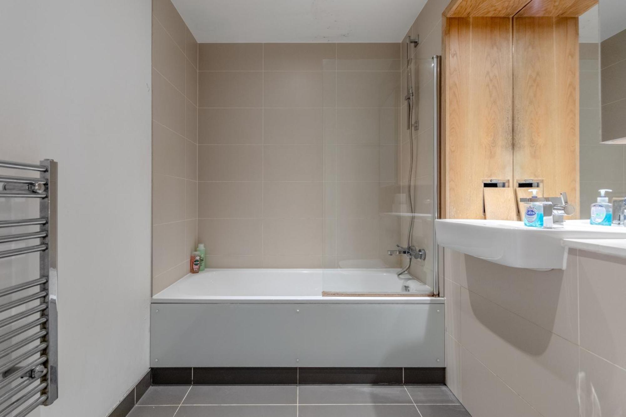 Sleek & Sunny 1bd Flat Near Greenwhich - Deptford!