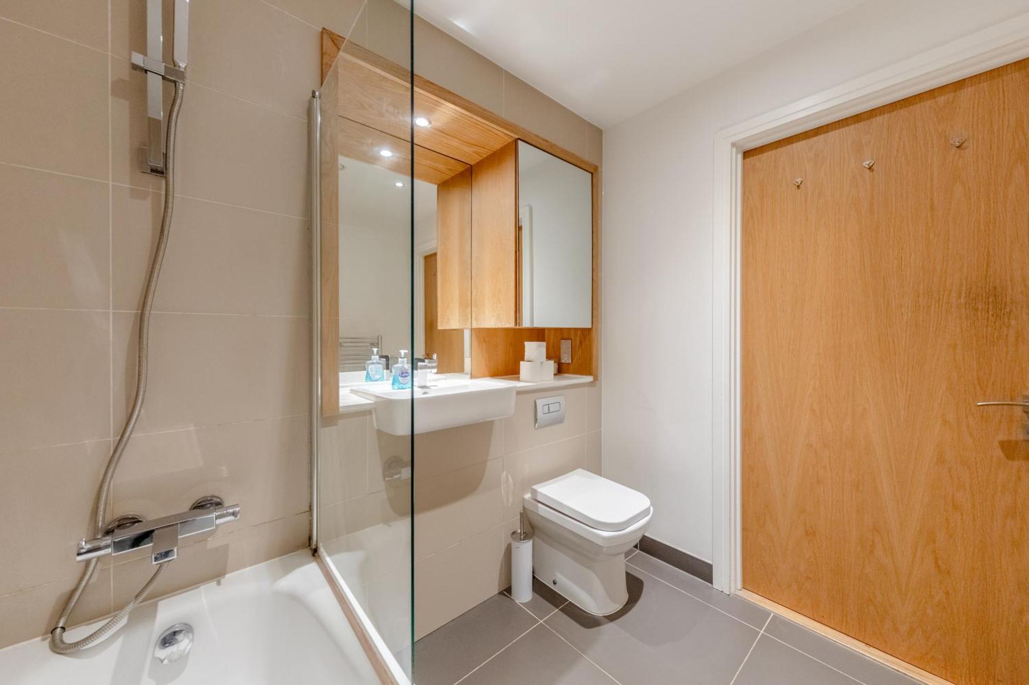 Sleek & Sunny 1bd Flat Near Greenwhich - Deptford!